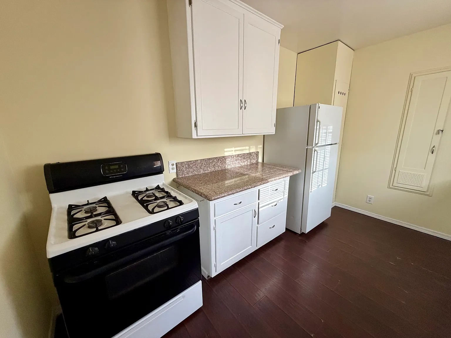 1 bed, 823 sqft, $1,900 — Photo 3