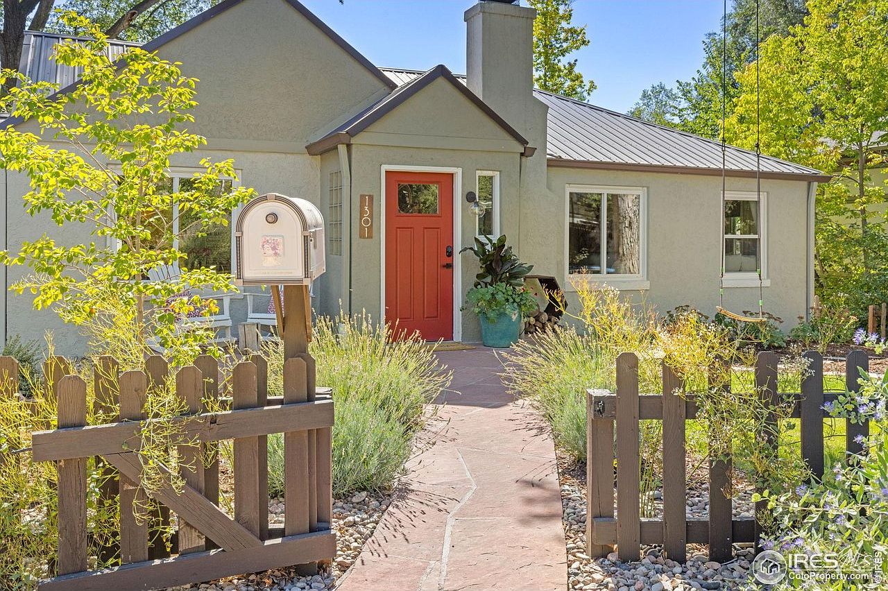 1301 Spruce Ave - Photo 2