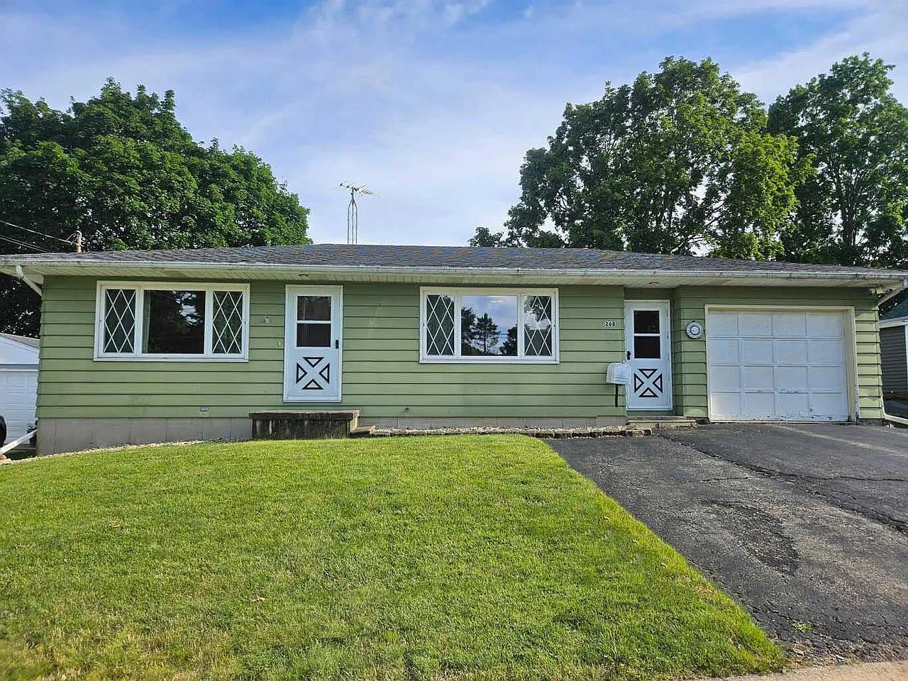 268 West Plymouth STREET photo 1