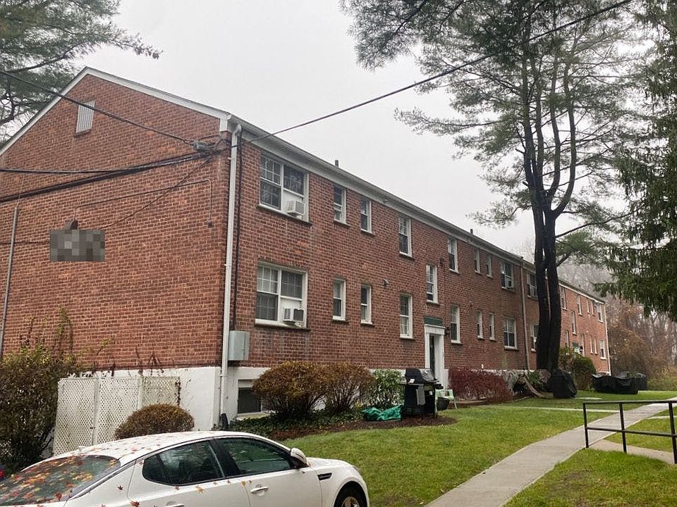 2nd image of 31 Fieldstone Dr APT A1