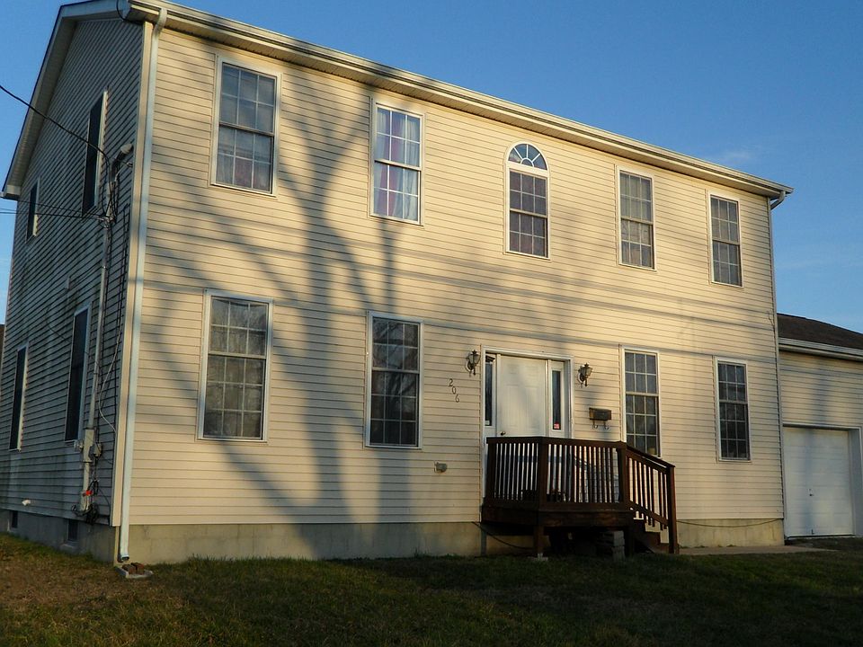 2nd image of 206 Union Ave