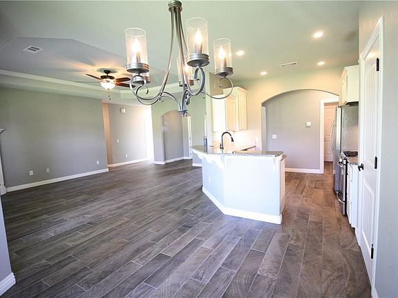 3rd image of 805 McKenzie Ave