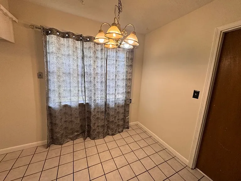 1503 Avondale Dr — Photo 9