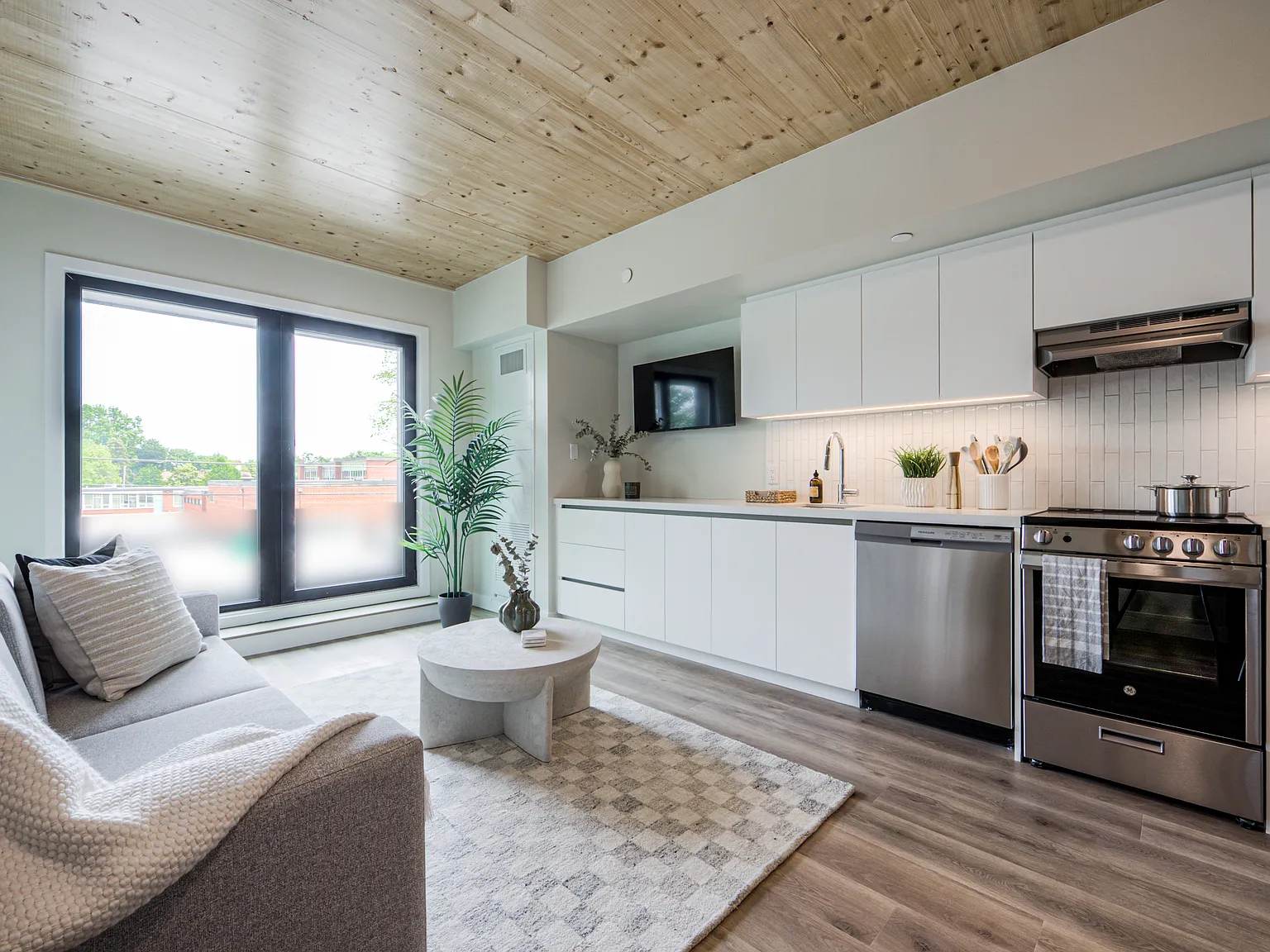 Halsa 230 Royal York — Photo 1