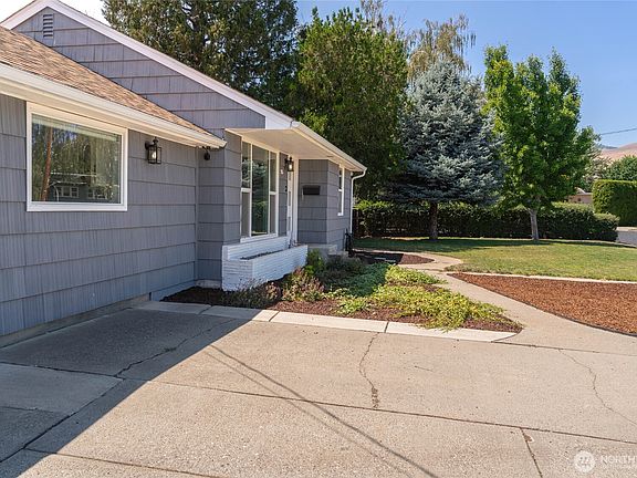 2nd image of 335 Whitebirch Place