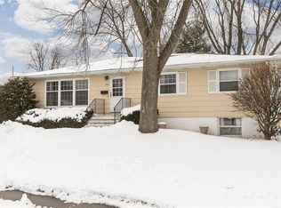 1554 47th St NE, Cedar Rapids, IA 52402