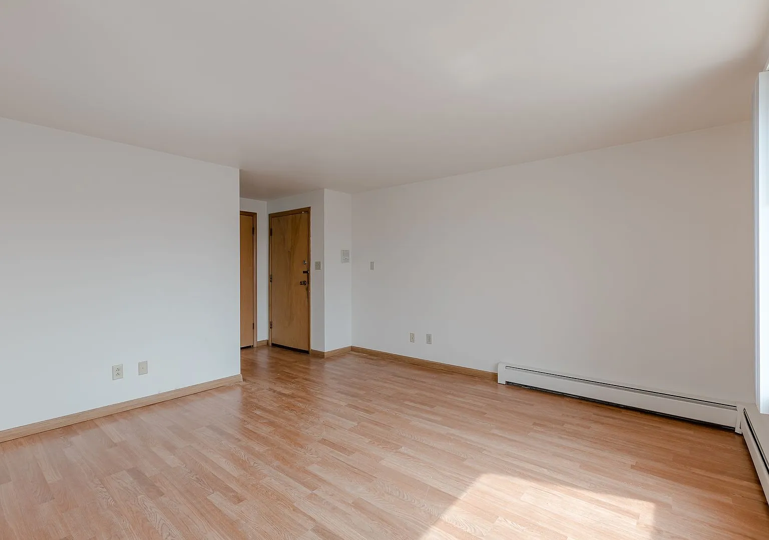 Chicago Place Apartments — Photo 4