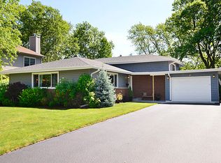 1225 Longmeadow Dr, Glenview, IL