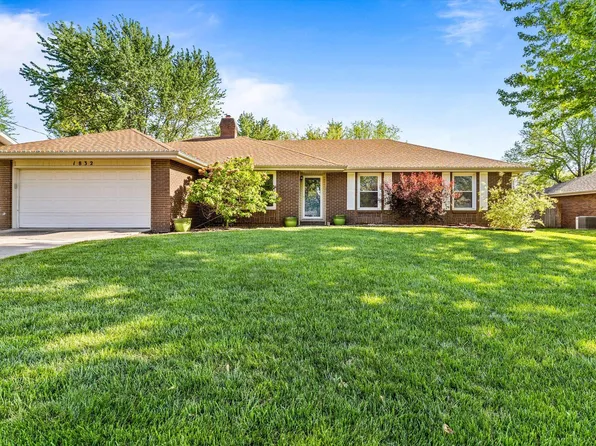 1832 E Burntwood Street, Springfield, MO 65803
