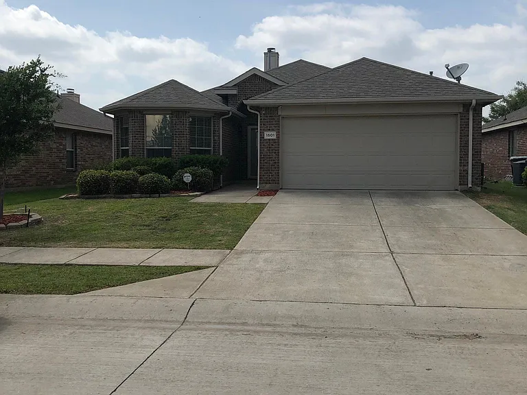 1501 Applegate Way — Photo 1