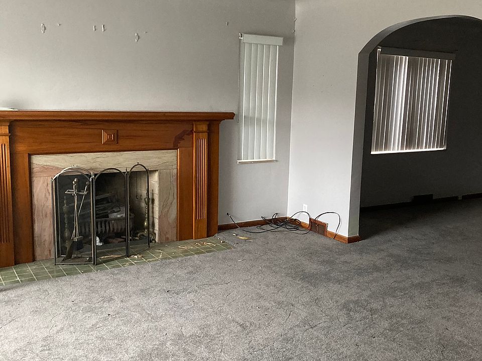 Living room/fireplace