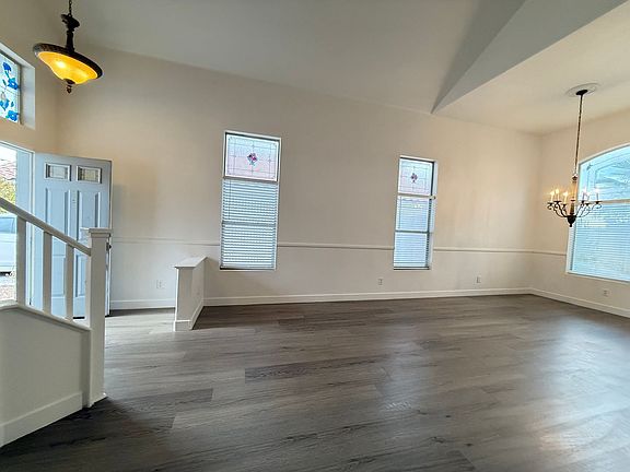 4th image of 4394 Golden Ring Ln