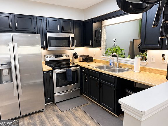 2nd image of 5657 Waterford Ct