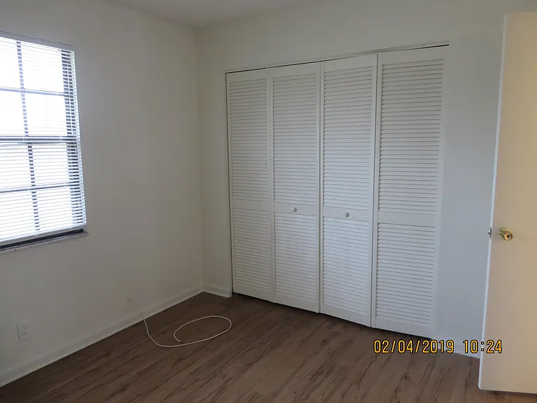 2202 NE 4th St #10 — Photo 13