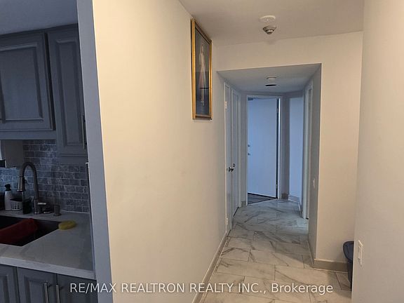 5th image of 2466 Eglinton Ave E #806