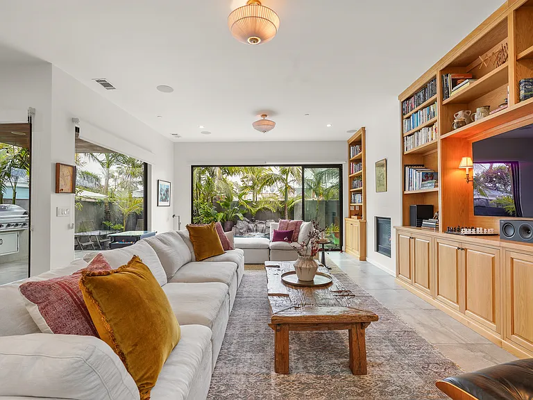 Spacious yet cozy living room with oak built-ins, Sonos sound and gas fireplace