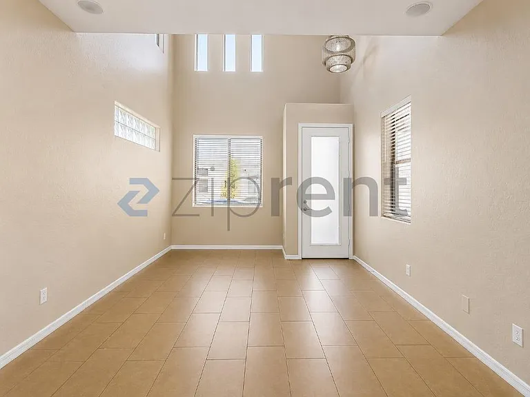 2315 E Pinchot Ave #128 — Photo 4