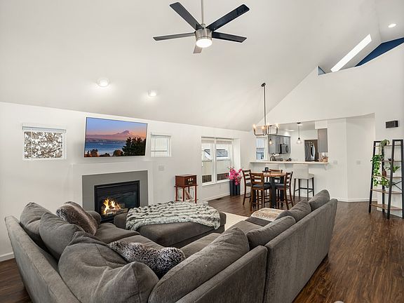 3rd image of 1830 80th Drive NE #27