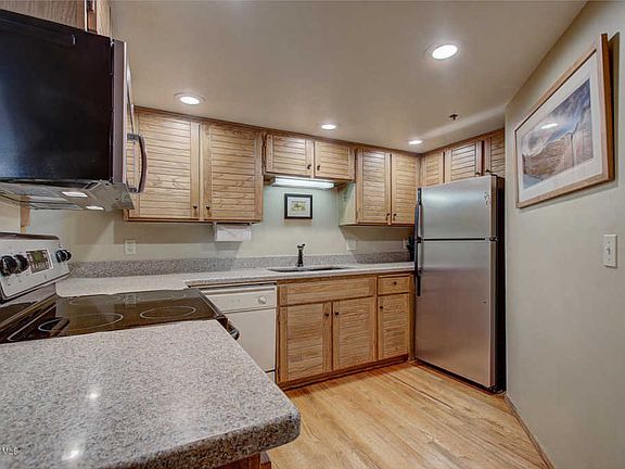 4th image of 950 Park Ave #245