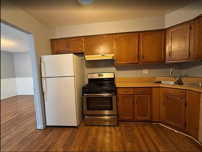 231 Gregory St #11 — Photo 6