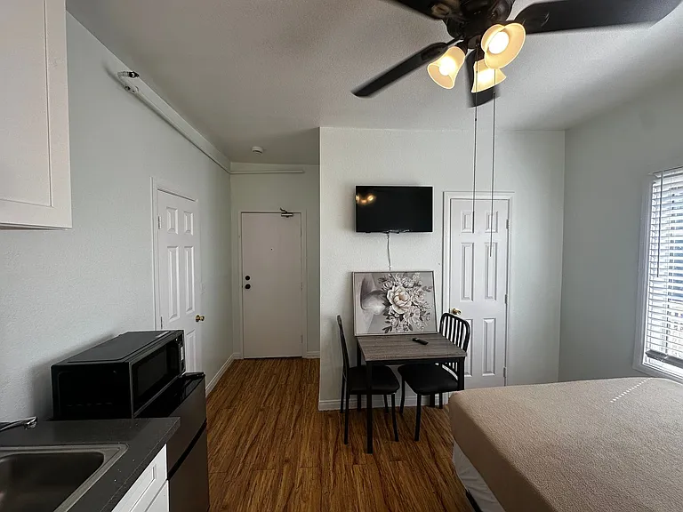 Soto Rose Apartments — Photo 18