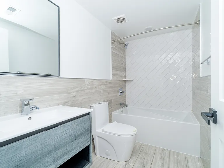 2700 E Auburn St — Photo 17