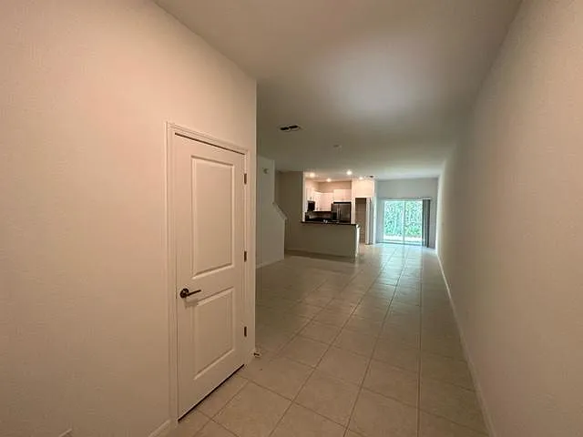 3 bed, 2.5 bath, 1634 sqft, $1,950 — Photo 2