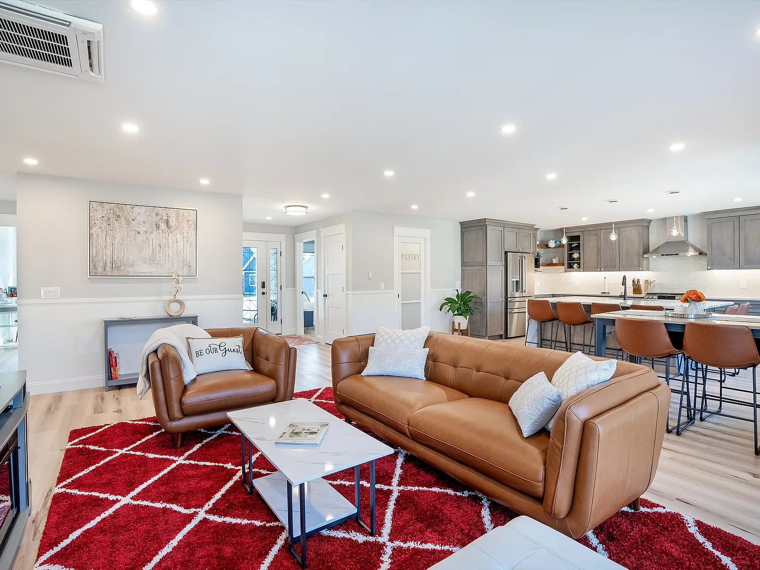 4 bed, 1964 sqft, $4,000 — Photo 2