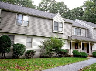 33 Niblick Cir, Coventry, RI 02816