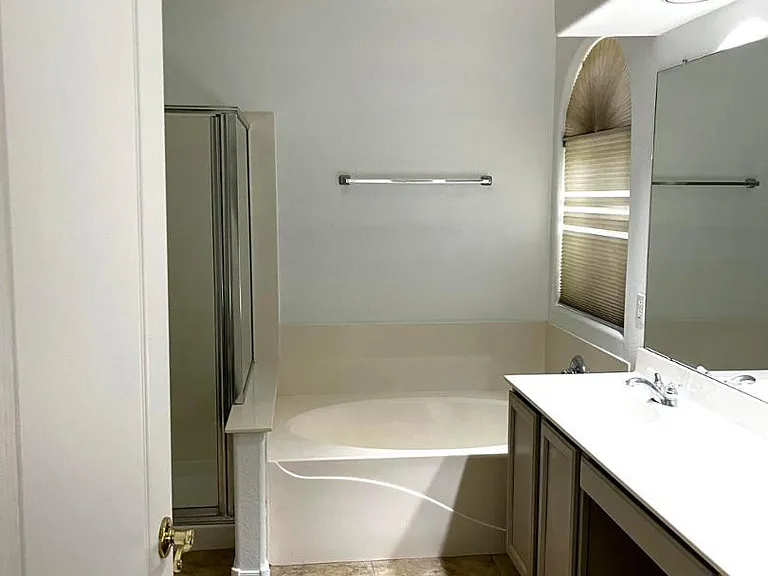 2429 E Patrick Ln — Photo 10