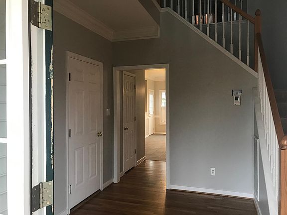 Front Dr towards Kitchen