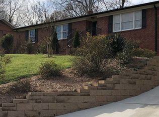 1318 Pinebluff Rd, Winston Salem, NC 27103