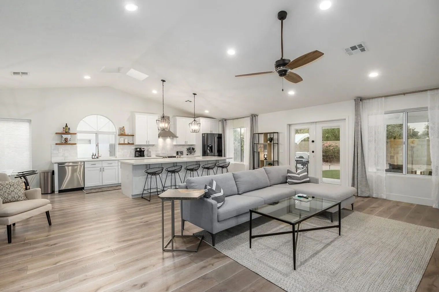5 bed, 3.0 bath, 2604 sqft, $6,902 — Photo 3