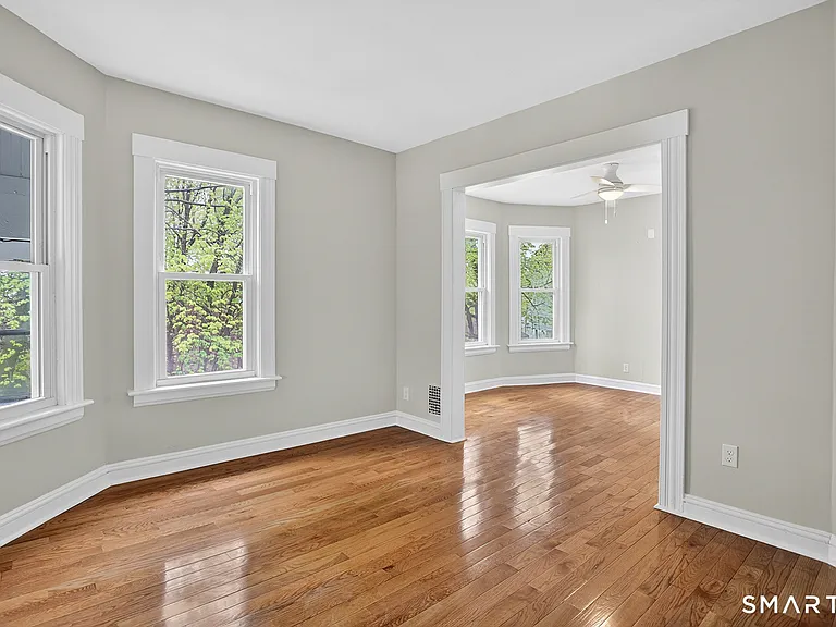 95 Parrott Ave — Photo 2