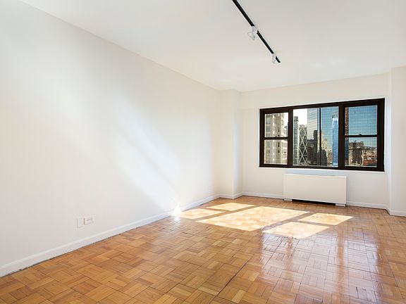 5th image of 20 W 64th St APT 42U