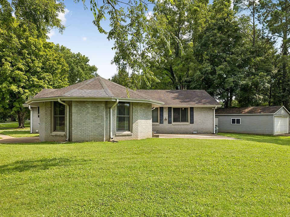 1st image of 100 Lakewood Cir
