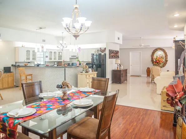 2810 61st St, Sarasota, FL 34243