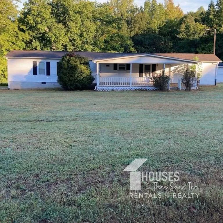 101 N Jamestowne Dr — Photo 1