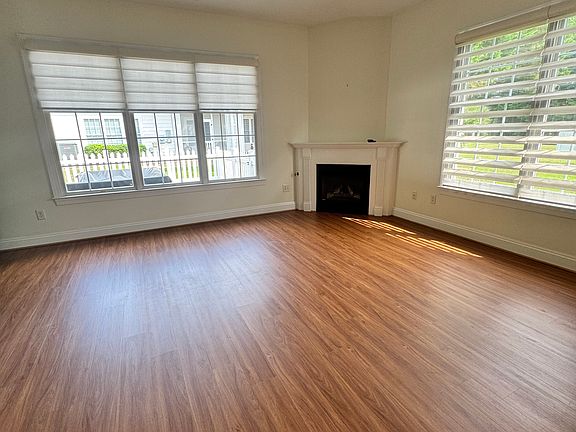 5th image of 18 Bay Ct