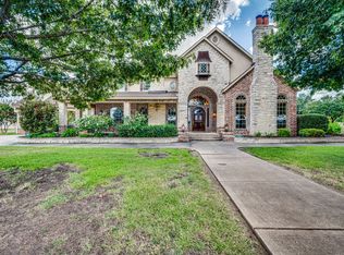 800 Locust Dr, Red Oak, TX 75154