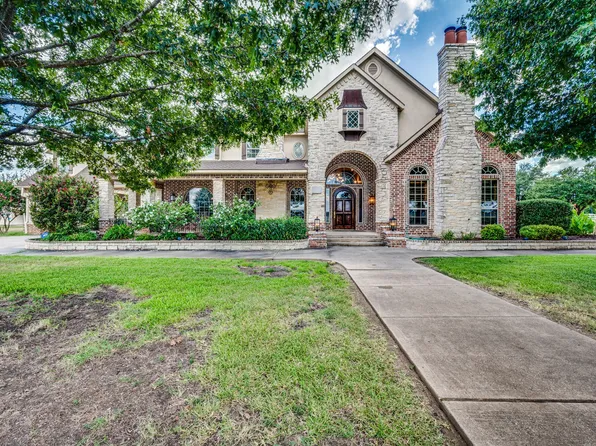 800 Locust Dr, Red Oak, TX 75154