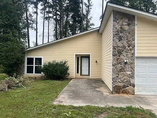 3 bed, 1898 sqft, $1,950 — Photo 2