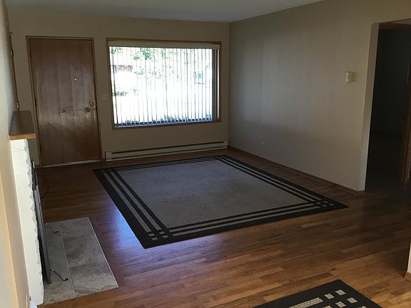 3rd image of 1101 NE 11th Dr APT A