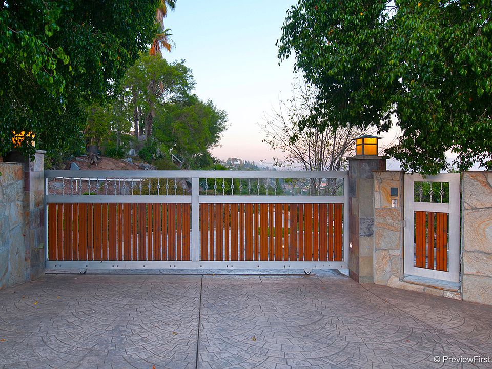 2nd image of 4635 Mayapan Dr