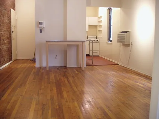 Rented by City Connections Realty | media 18