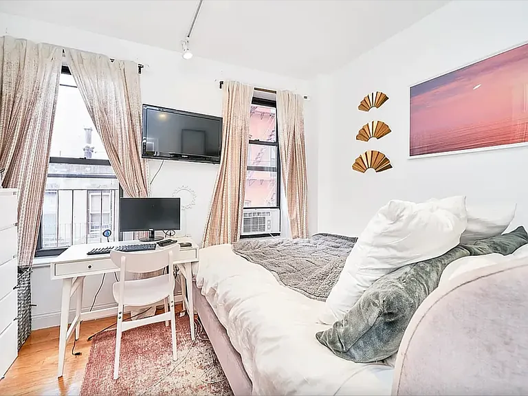 230 E 25th St #4A — Photo 3
