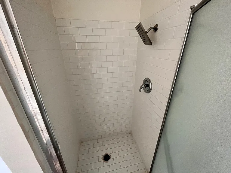 2215 N Beachwood Dr #204 — Photo 9