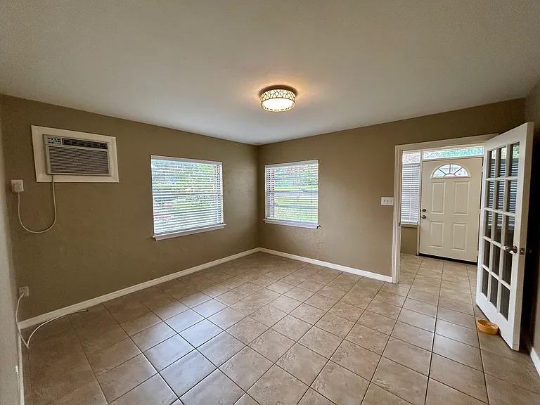 519 Lemon St — Photo 2