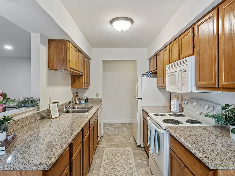 York Creek Apartments — Photo 8