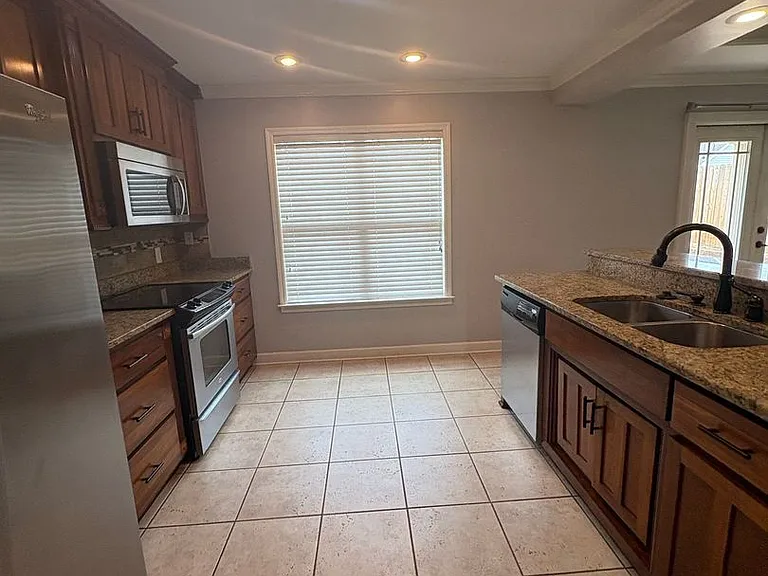 101 Avalon Ln — Photo 8